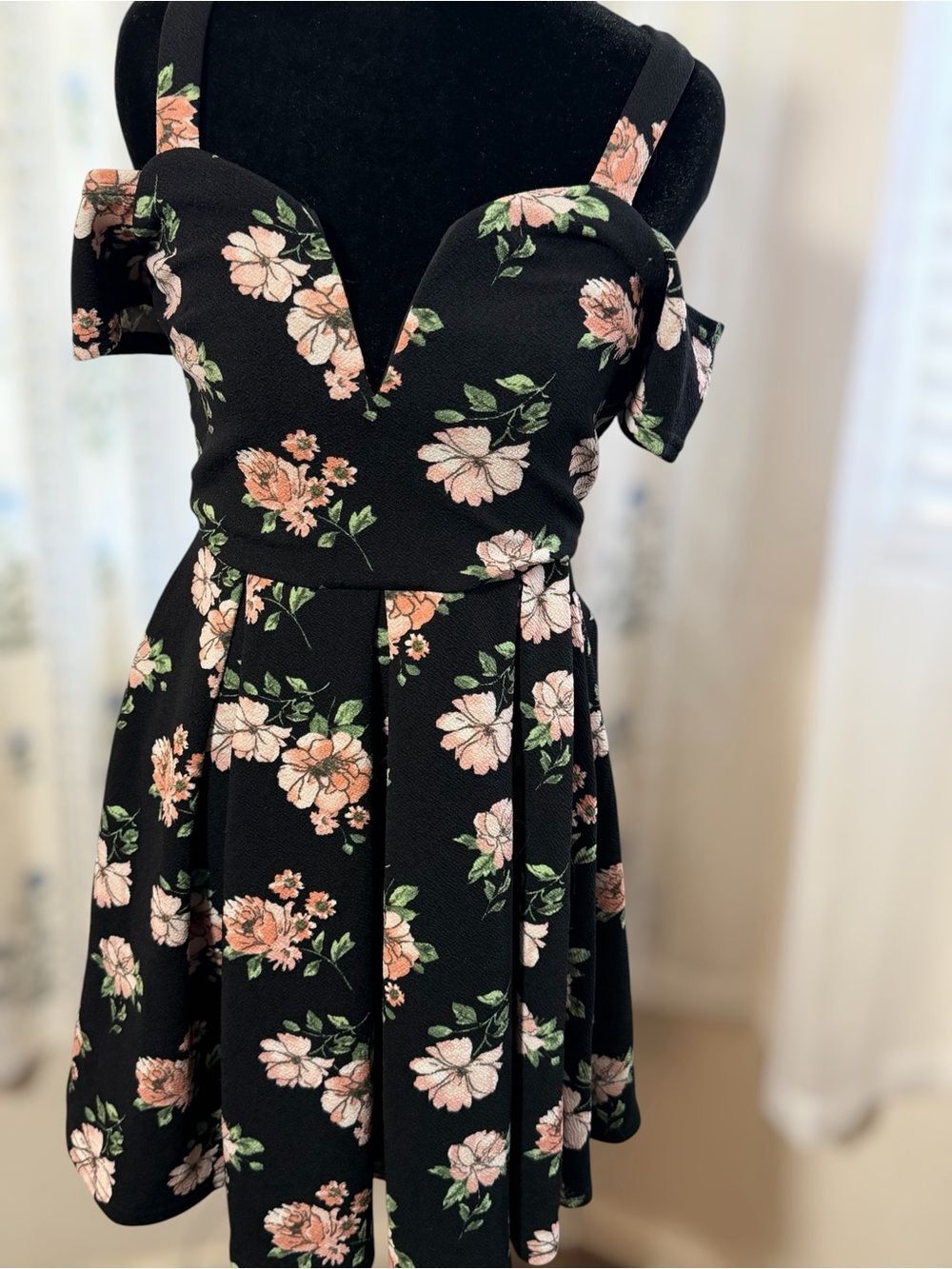 Mine Floral Fit & Flare Dress Open Criss Cross Back Black Pink Size Small